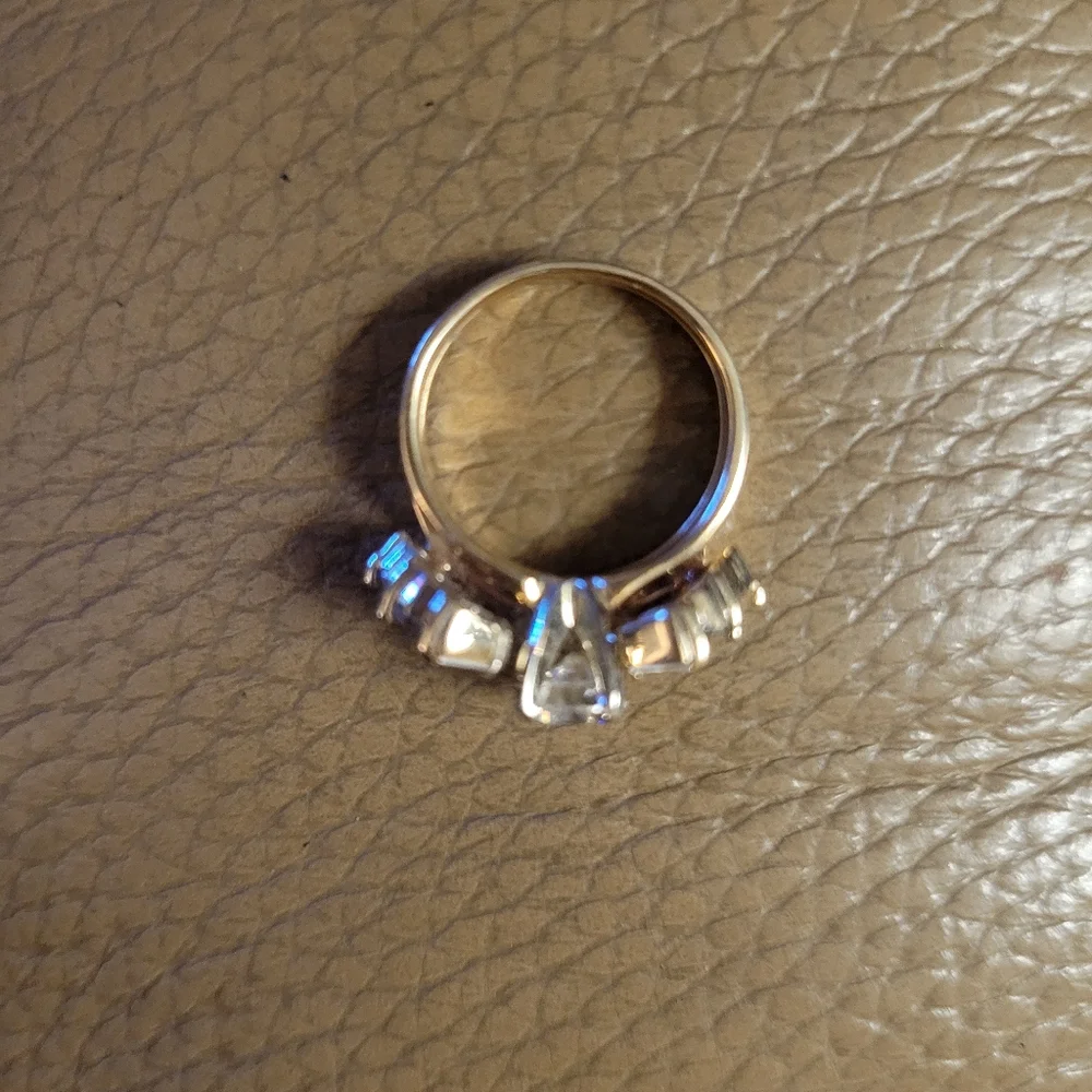 Yellow Gold And Diamond Wedding Set - Picture 6 of 10